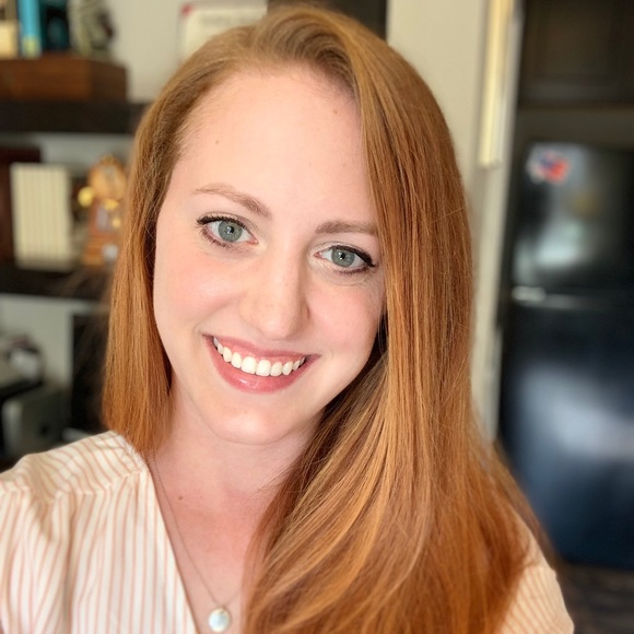 Profile Picture of Julia Chauvin (@juliaechauvin) on Poshmark