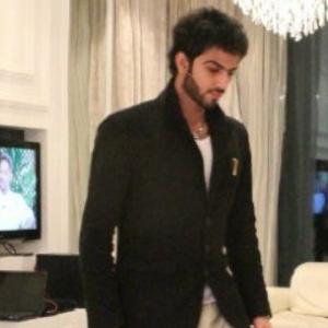 Profile Picture of عكس التيار (@andrewreznik1) on Twitter