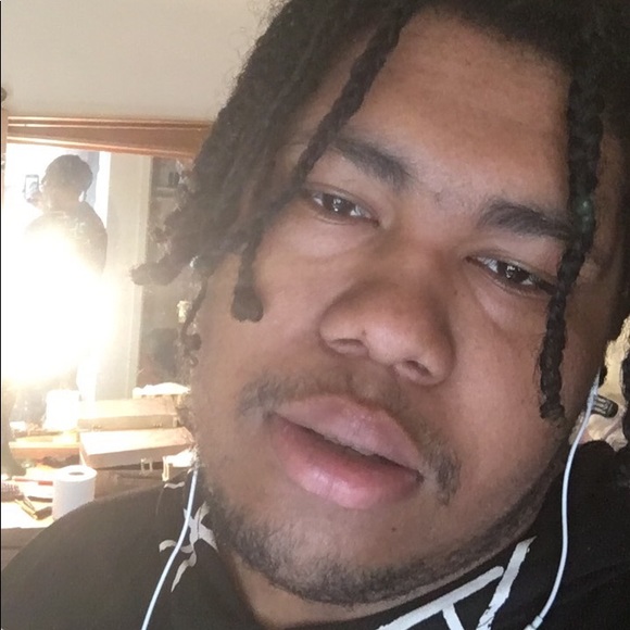 Profile Picture of Anthony Roberts (@tonyroberts631) on Poshmark