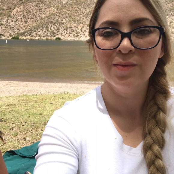 Profile Picture of Roxana Silveira (@roxanasilveira) on Poshmark