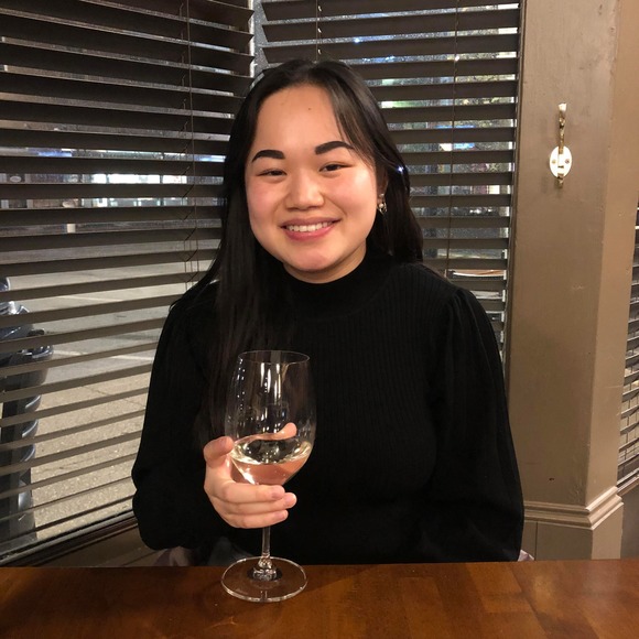 Profile Picture of Anh Luu (@anh_000) on Poshmark