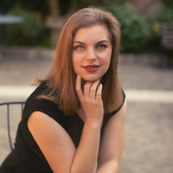 Profile Picture of Elizabeth santina Paresi (@sparesi64) on Poshmark