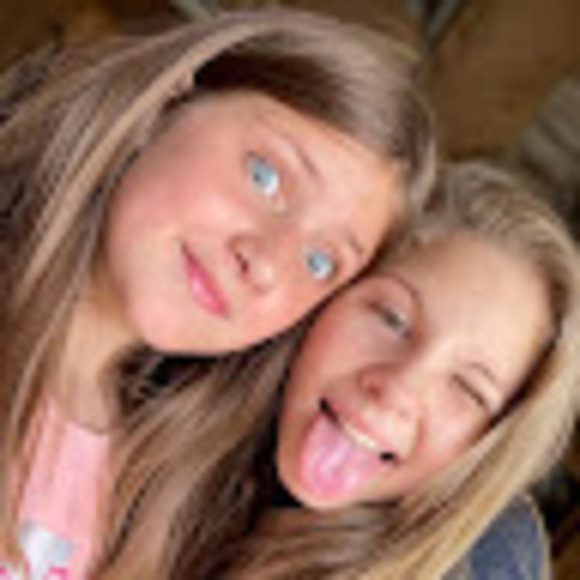 Profile Picture of Offical_vikki Aicone (@victoriaaicone) on Poshmark