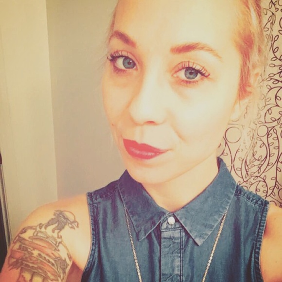 Profile Picture of Johanna Howaniec (@joeycakes82) on Poshmark