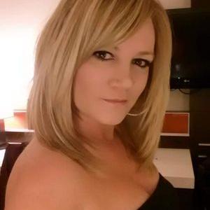 Profile Picture of Tabitha Burrell (@blondee1977) on Twitter