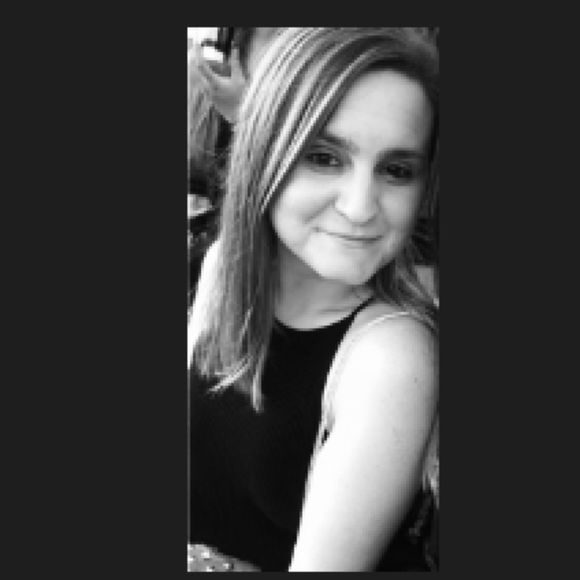 Profile Picture of Caitllin Geehan (@cgeehan) on Poshmark