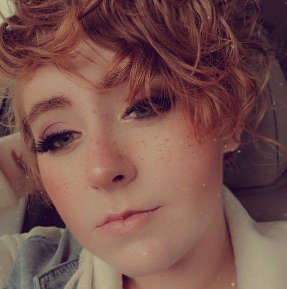 Profile Picture of Brittiny Prothro (@tinylee4444) on Poshmark