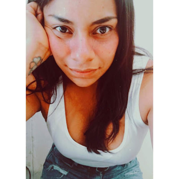 Profile Picture of Chari Grimaldo (@vshariog) on Poshmark