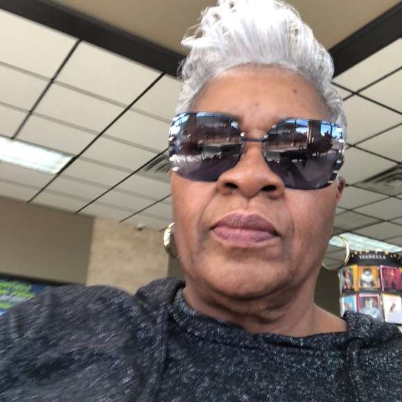 Profile Picture of Fenittafenitta Gardner (@fg246810) on Poshmark