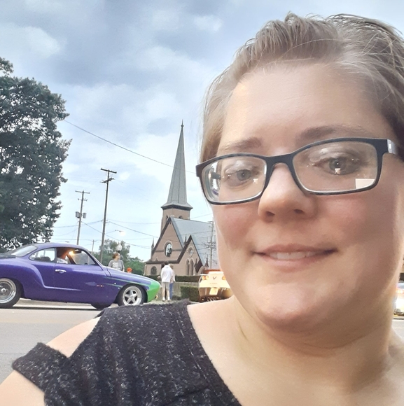 Profile Picture of Michelle Bendele (@mmb51185) on Poshmark