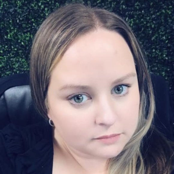 Profile Picture of Cassie Braatz (@braatz) on Poshmark