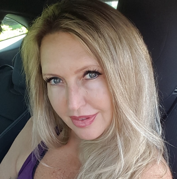 Profile Picture of Brenda Vanderwerken (@blvander63) on Poshmark