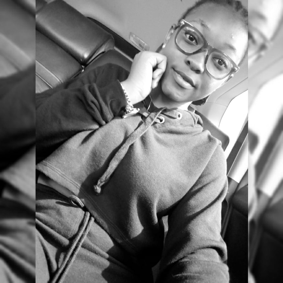 Profile Picture of Brunell Leeken (@kakmanibrunelle) on Poshmark