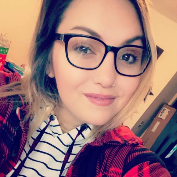 Profile Picture of Hannah Perrette (@hanniee13) on Poshmark