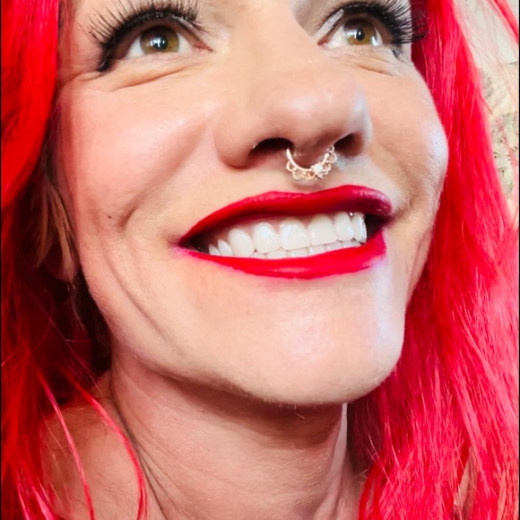 Profile Picture of Faye Juras (@fayej187) on Poshmark