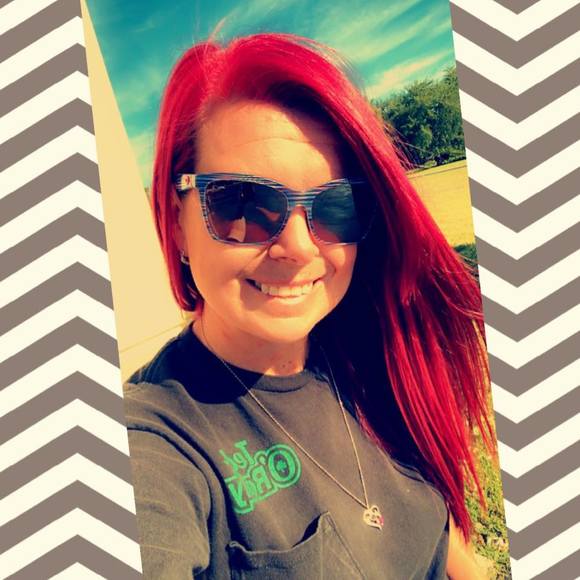 Profile Picture of Allison Carlisle (@cheysmom11) on Poshmark