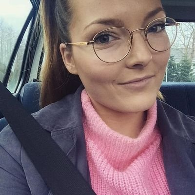 Profile Picture of Vivian Stephen (@VivianStp) on Twitter