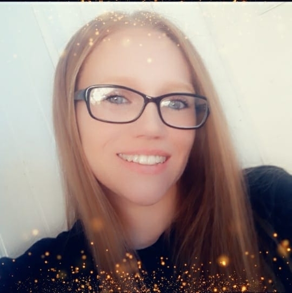 Profile Picture of Dani Mclintock (@danicm87) on Poshmark