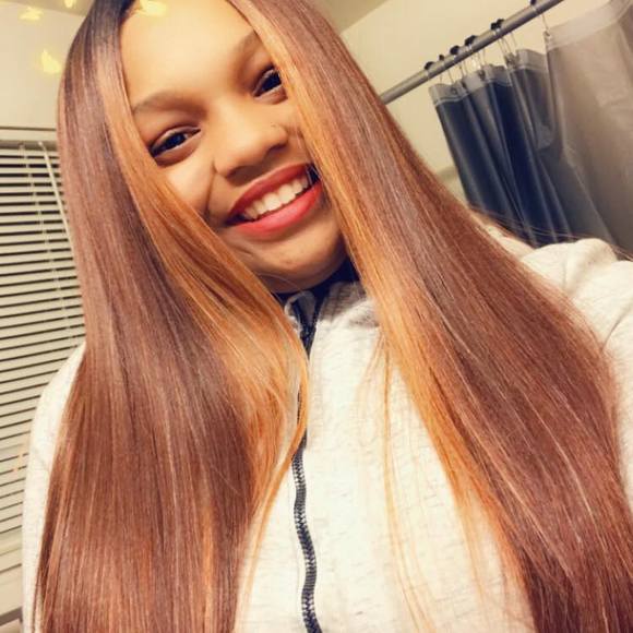 Profile Picture of Lauren Singleton (@laurensingle240) on Poshmark