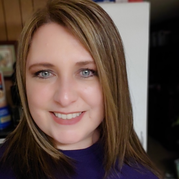 Profile Picture of Heather Engledowl (@mommahoney75) on Poshmark
