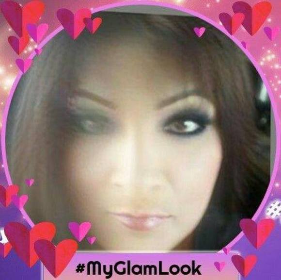 Profile Picture of Paula Vidal (@elyssa_09) on Poshmark