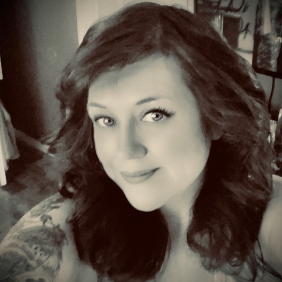 Profile Picture of Jacqueline Wright (@jacquelinewr306) on Poshmark