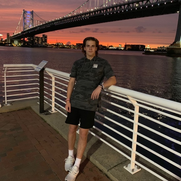 Profile Picture of Kevin Savage (@kevins19) on Poshmark