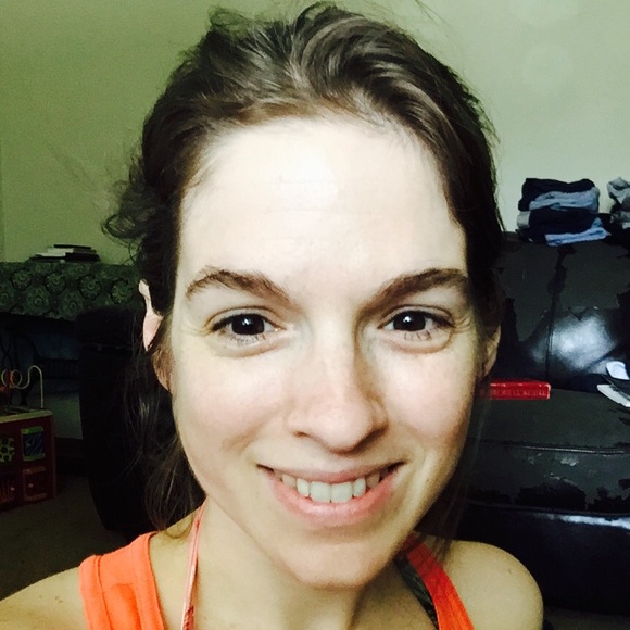 Profile Picture of Alicia Toohill (@aliciatoohill) on Poshmark