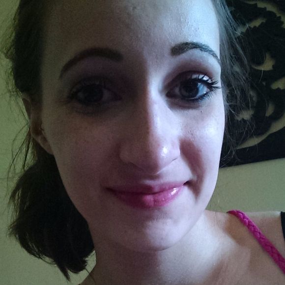 Profile Picture of Ellie Degenhart (@elliedegenhart) on Poshmark