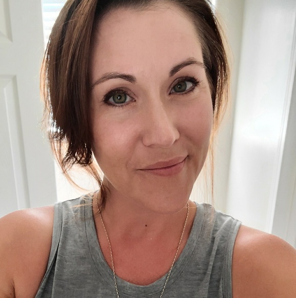 Profile Picture of Aleasha Williams (@aleashawilliams) on Poshmark