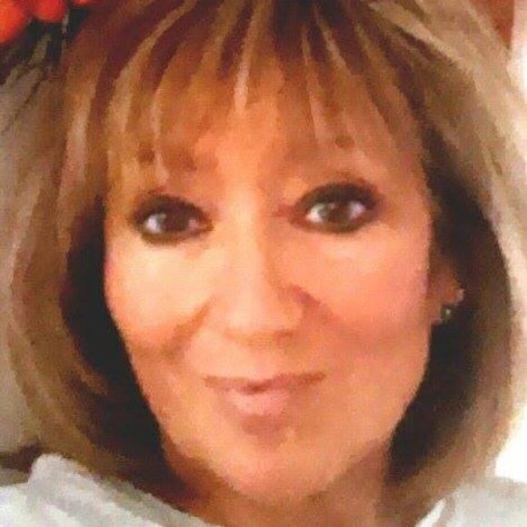 Profile Picture of Donna Woolson (@donnawoolson) on Poshmark