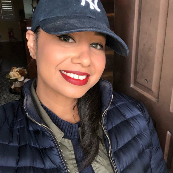 Profile Picture of Nadia Riback (@nadibodi) on Poshmark