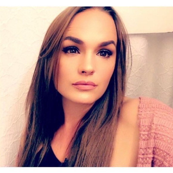 Profile Picture of Angela Gillim (@angelagillim) on Poshmark