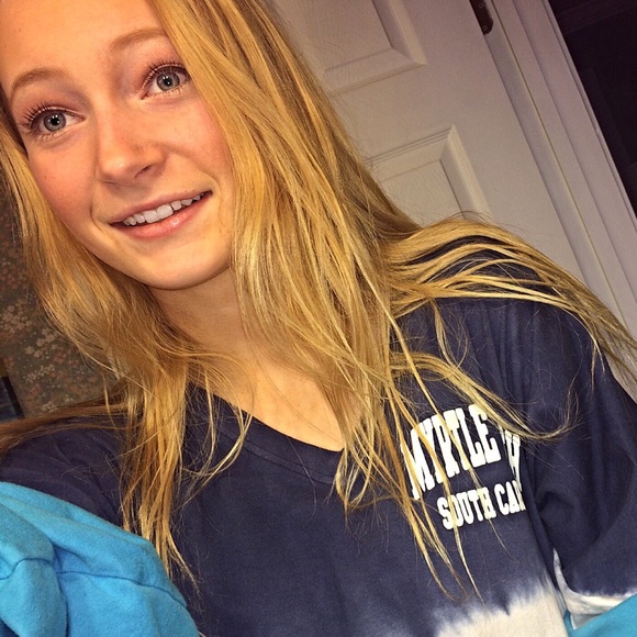 Profile Picture of Karina James (@karinajames) on Poshmark