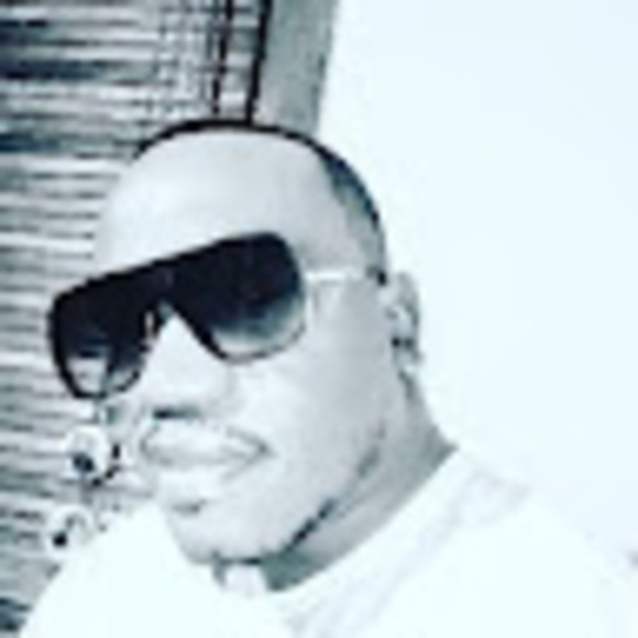 Profile Picture of Jonathan Hart (@hart63830) on Poshmark