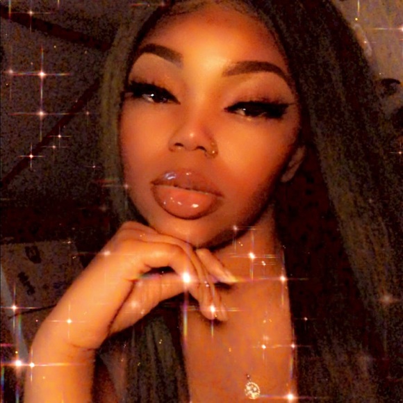 Profile Picture of Tatiana Washington (@mollysantana20) on Poshmark