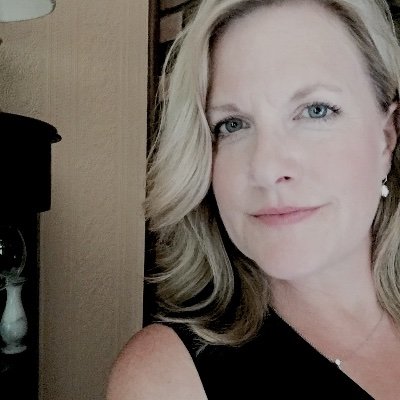 Profile Picture of Deborah Anne (@MidwestDeborah) on Twitter