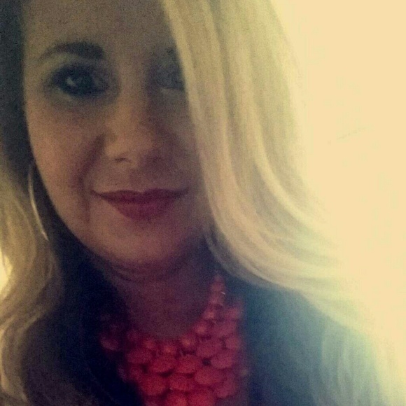 Profile Picture of Brandy Dufour (@brandydufour) on Poshmark