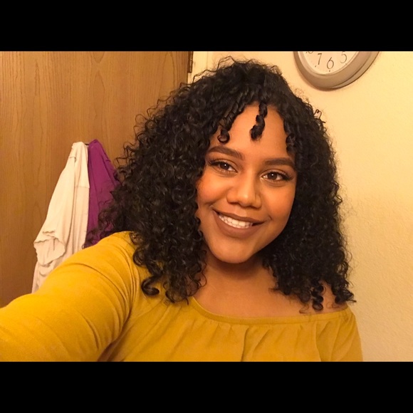 Profile Picture of Eileen Carrell (@heyitselaiine) on Poshmark