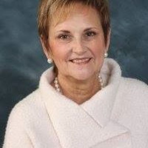 Profile Picture of Bobbette Snyder (@bobbettesnyder) on Poshmark