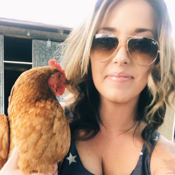 Profile Picture of Amanda Helmsing (@ahelmsing) on Poshmark