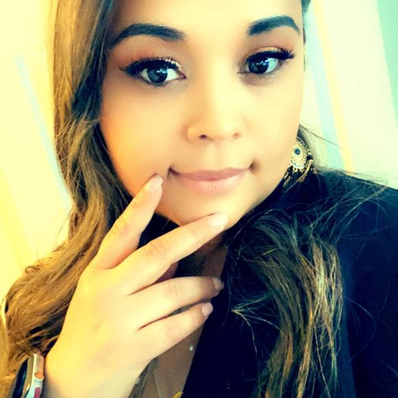 Profile Picture of Iris Navarro (@niris47) on Poshmark