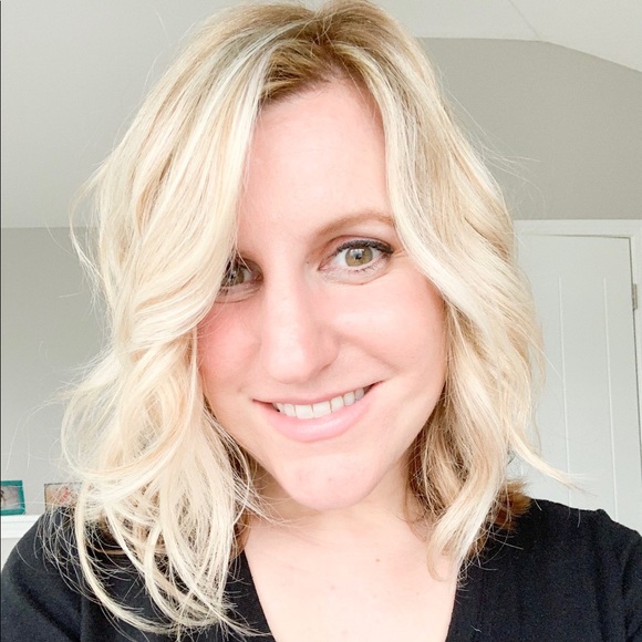 Profile Picture of Ashley Kilbarger (@fashionash03) on Poshmark