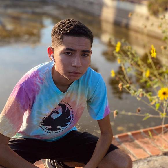 Profile Picture of Julian Pena (@fearbeamer12) on Poshmark