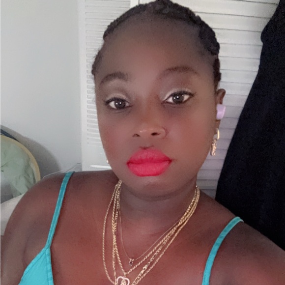 Profile Picture of Rose Joseph (@shaniajo) on Poshmark