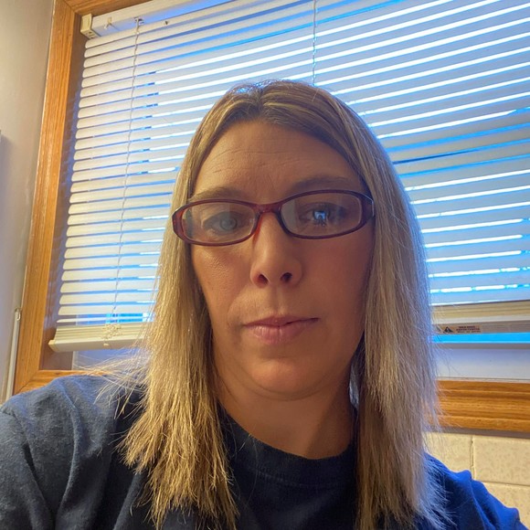 Profile Picture of Tonya Manders (@cutie1979) on Poshmark