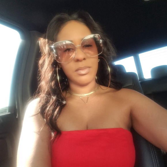Profile Picture of Shellie Scott (@shelliescott08) on Poshmark