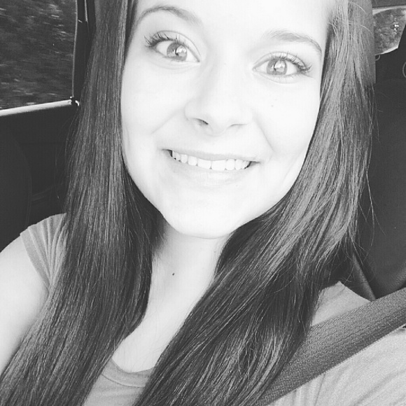 Profile Picture of Raegan Arcemont (@raeganarcemont) on Poshmark