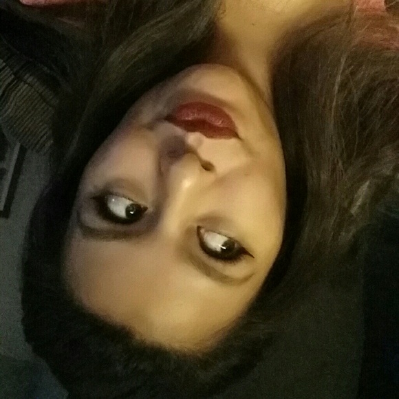 Profile Picture of Yareli Islas (@yayaislas) on Poshmark