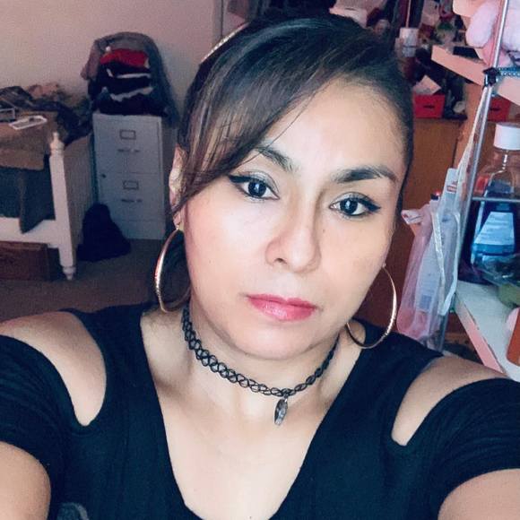 Profile Picture of Rose Chazari (@rosachazari) on Poshmark